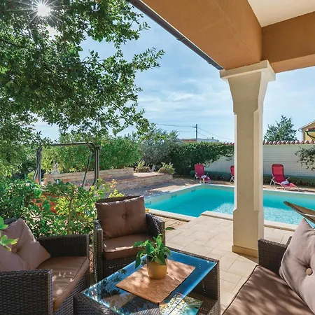Four-Bedroom Holiday Home In Vodnjan *
