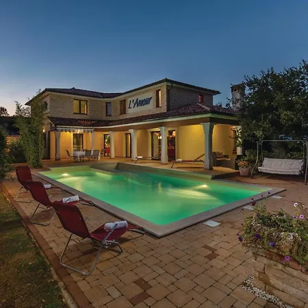 Ferienhaus Four-Bedroom Holiday Home In Vodnjan *
