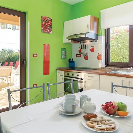 Four-Bedroom Holiday Home In Vodnjan *