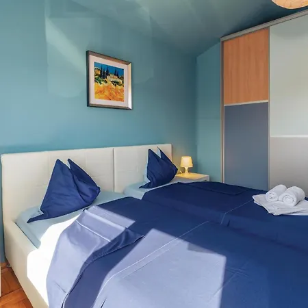 Ferienhaus Four-Bedroom Holiday Home In Vodnjan *