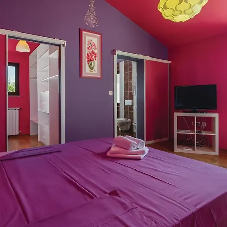 Four-Bedroom Holiday Home In Vodnjan *