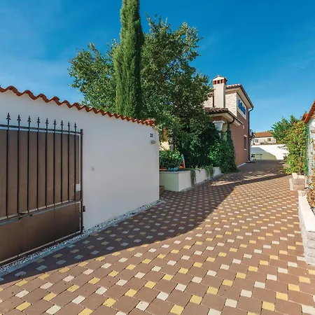 Four-Bedroom Holiday Home In Vodnjan Ferienhaus
