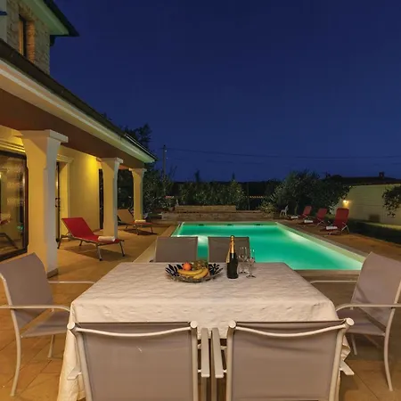 Four-Bedroom Holiday Home In Vodnjan Ferienhaus *