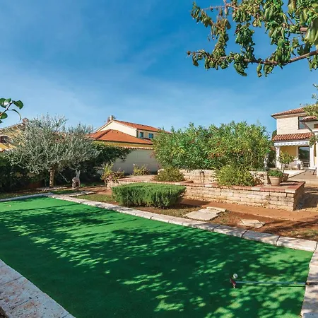 Four-Bedroom Holiday Home In Vodnjan * Vodnjan